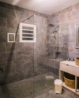Carosse Villa | Le Grand Badamier Blanc grande villa familiale 5 étoiles piscine chauffée 17 personnes