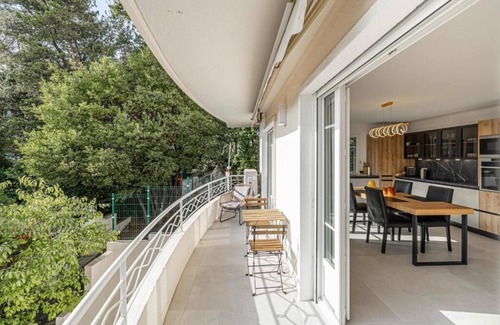 California - Pezou Apartment | Le Grand Bois avec balcon et à deux pas du centre
