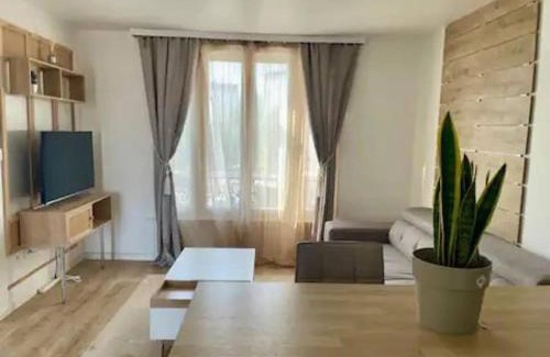 Chalons-en-Champagne Apartment | Le grand COSY - Gare SNCF