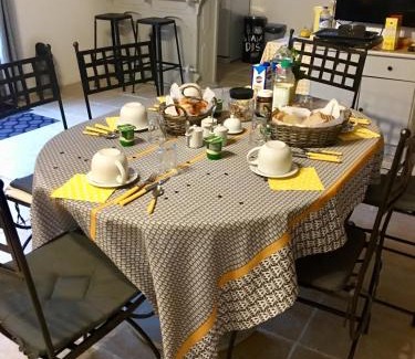 Nazelles-Negron Bed & Breakfast | Le Grand Coudreau