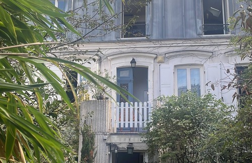 Belleville Apartment | Le Grand Maulnes - Suite Moutarde