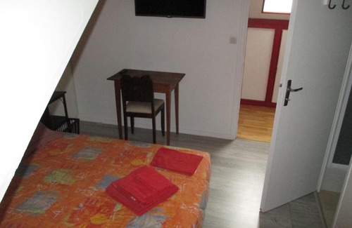 Saint-Aquilin-de-Pacy Apartment | Le Grenier A Crepes