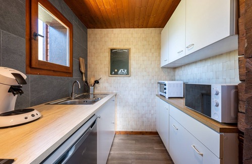 Saint-Jean-de-Sixt Ski Chalet | Le Grenier de Fernand - vue montagne
