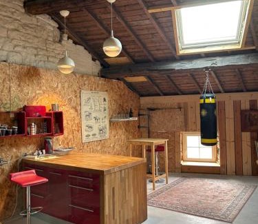 Verdun Apartment | Le grenier de la place d'Isly