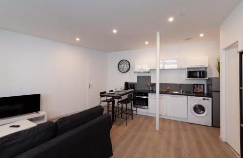 Saint-Chamond Apartment | Le Hall-in-one 002 - Spacieux- Tout équipé - Proche commodités et Espace Aréna