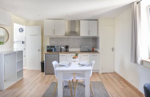 Bernieres-sur-Mer Apartment | Le Haut de la Roseraie - Studio 3p avec vue mer
