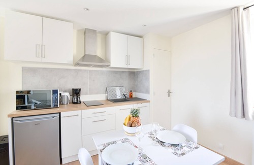 Bernieres-sur-Mer Apartment | Le Haut de la Roseraie - Studio 3p avec vue mer