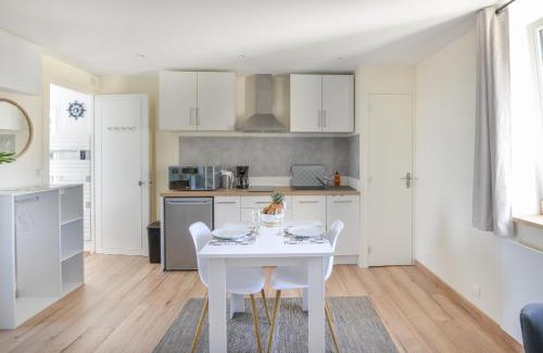 Bernieres-sur-Mer Apartment | Le Haut de la Roseraie - Studio 3p avec vue mer