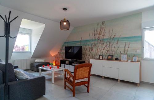 Locmariaquer Apartment | Le Haut du Nelud - Appt dans maison avec jardin