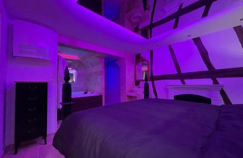 Quartier Vieux Marche-Cathedrale Apartment | Le Jacuzzi