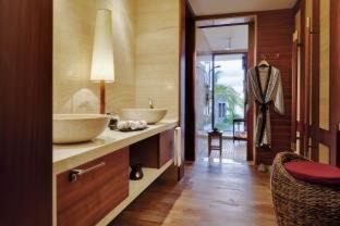 Tombeau Bay Resort | Le Jadis Beach Resort & Wellness - Managed by Banyan Tree Hotels & Resorts