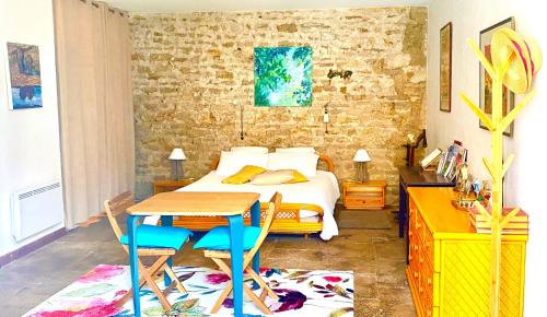 Meursault Bed & Breakfast | "LE JARDIN" Chambre de charme, piscine à Meursault