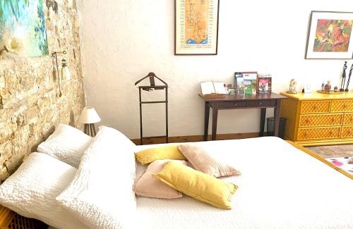 Meursault Bed & Breakfast | "LE JARDIN" Chambre de charme, piscine à Meursault