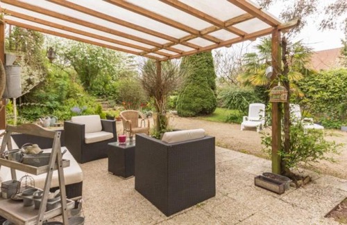 Douvres-la-Delivrande Bed & Breakfast | le jardin de Camille