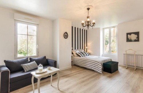 Douvres-la-Delivrande Bed & Breakfast | le jardin de Camille