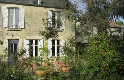 Douvres-la-Delivrande Bed & Breakfast | le jardin de Camille
