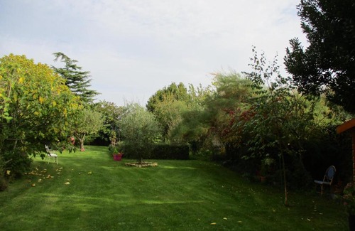 Douvres-la-Delivrande Bed & Breakfast | le jardin de Camille