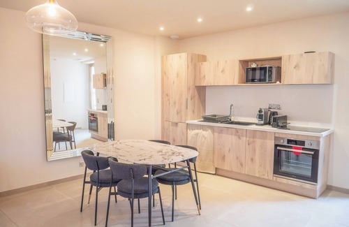 Pezenas Apartment | Le Jardin, Gîte Haut de Gamme Cosy Avec spa Privatif et Piscine, à Pézenas