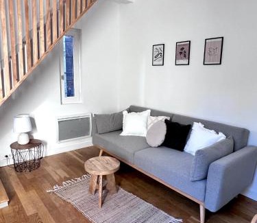Chinon Apartment | Le Jeanne, appartement en duplex proche forteresse et centre ville