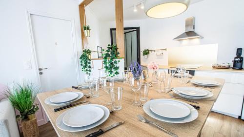 Troyes Apartment | Le Joyeux - Idéal Groupe - Parking Gratuit