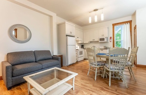 Desjardins Apartment | Le Juliette | Exceptional site | BBQ & Office |