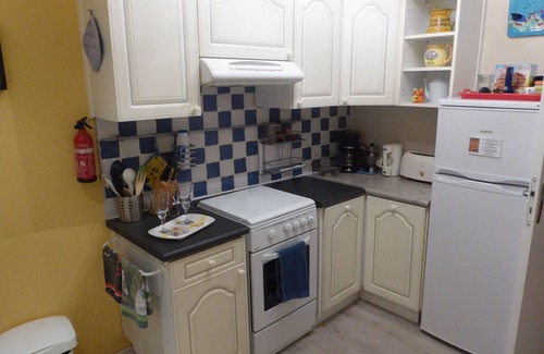 Rognonas Apartment | "Le Kiwi" - sleeps 2 self catering studio gite 10mins from Avignon!