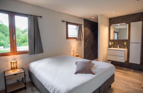Lacapelle-Marival House | Le Lac Bleu 22