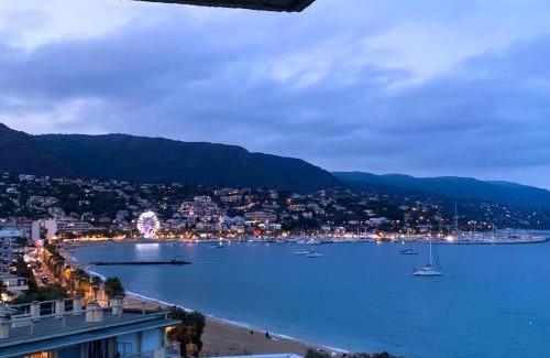 Le Lavandou Apartment | Le Lavandou, la vue, la vie!
