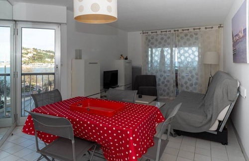 Le Lavandou Apartment | Le Lavandou, Nice one-bedroom to rent for 4 people, seaview, steps from the beach