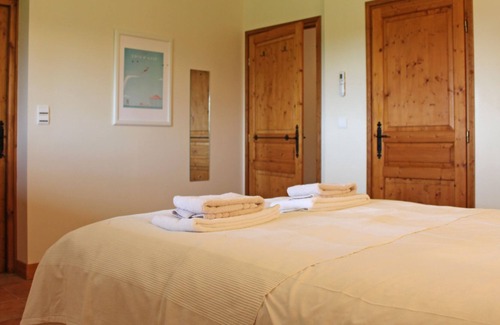 Nabinaud Cottage | Le Lavoir - sleeps 6 guests in 3 bedrooms