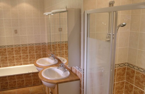 Nabinaud Cottage | Le Lavoir - sleeps 6 guests in 3 bedrooms