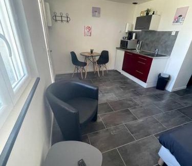 Paroy-sur-Tholon Apartment | Le Leone
