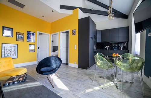 Riou - Petit Juas - Av de Grasse Apartment | Le Loft de St Jean - 2 bed and 2 bath
