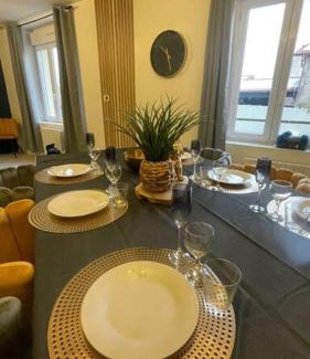 Charnay-les-Macon Apartment | Le loft du centre ville billard & baby-foot au porte de Mâcon