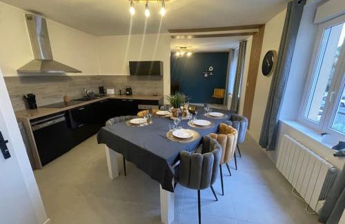 Charnay-les-Macon Apartment | Le loft du centre ville billard & baby-foot au porte de Mâcon