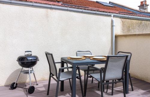 Sainte-Savine Apartment | Le Loft Indus - Parking - Borne arcade - BBQ - Salle de jeux - WIFI
