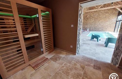 Ambrieres-les-Vallees House | Le Logis des Vallées, 6/7 pers avec piscine et sauna