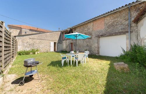 Saint-Androny House | Le Logis du Clocher - jardin & wifi - Chelona'Loc