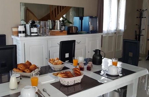 Les Magnils-Reigniers Bed & Breakfast | Le logis du marais