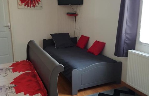 Les Magnils-Reigniers Bed & Breakfast | Le logis du marais