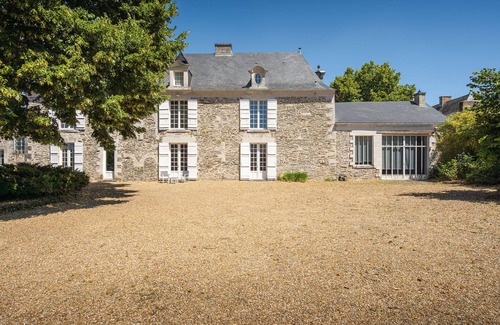 Les Garennes-sur-Loire Villa | Le logis de saint jean Character house with swimming pool