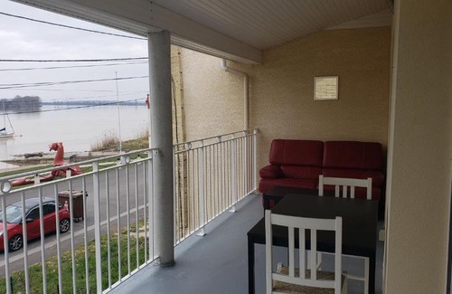 Saint-Andre-de-Cubzac Apartment | Le long du fleuve