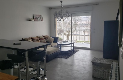 Saint-Andre-de-Cubzac Apartment | Le long du fleuve