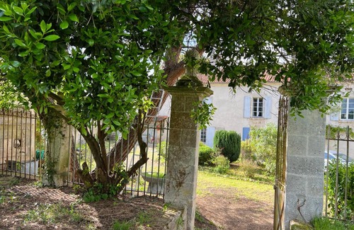 Champagne-et-Fontaine Bed & Breakfast | Le Loriot
