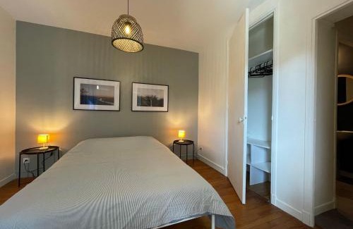 Cote Pavee Apartment | Le Louis Vitet terrasse proche place Dupuy