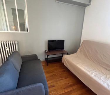 Cote Pavee Apartment | Le Louis Vitet terrasse proche place Dupuy
