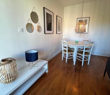 Cote Pavee Apartment | Le Louis Vitet terrasse proche place Dupuy