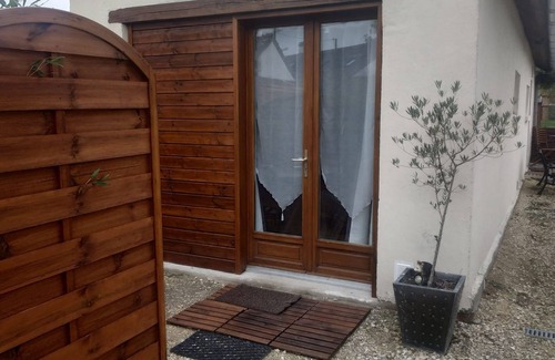 Lamotte-Beuvron Apartment | "Le Loup" Studios Indépendant de Plein Pied Avec Terrasse , Proche du Centre