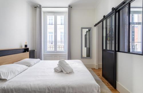 Royat Apartment | Le Louvre - Appart proche thermes chic & douillet