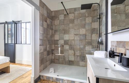 Royat Apartment | Le Louvre - Appart proche thermes chic & douillet